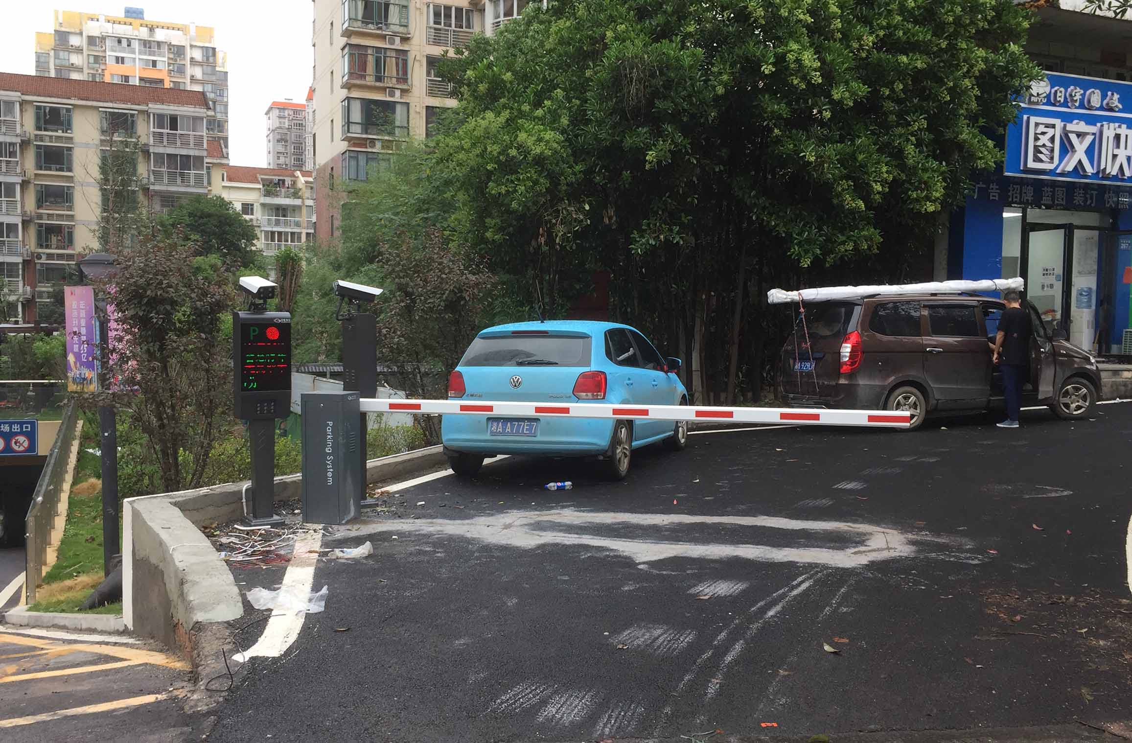 長沙雷隆智能科技有限公司,車牌識別系統(tǒng),停車收費系統(tǒng),車牌識別一體機(jī),智能通道閘,湖南車牌識別道閘系統(tǒng),人行通道閘,智能道閘